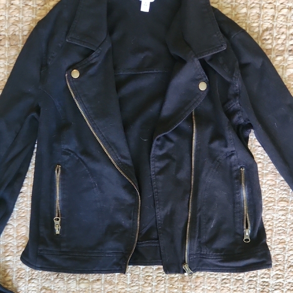 Time and Tru Black Jean Jacket with Fitted Silhouette - Picture 3 of 5